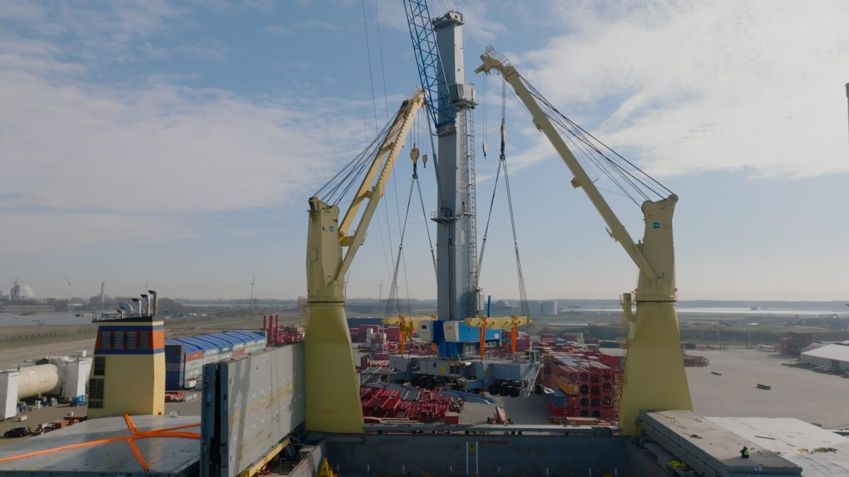 Grúa portuaria móvil en Iquique moderniza operaciones
