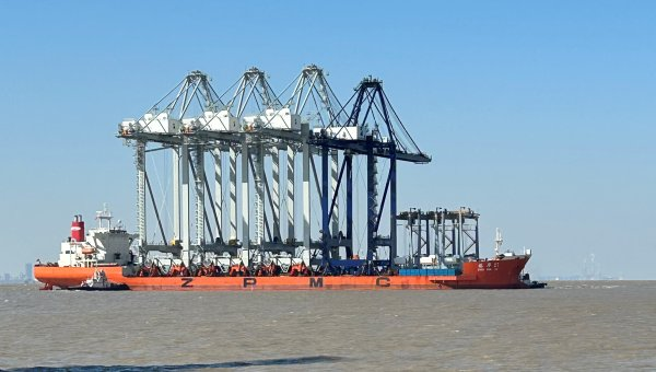 Grúas ECT Delta: Innovación en Transporte Portuario